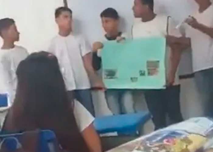 Alumno apuñaló a su compañera por burlarse de su exposición en Brasil