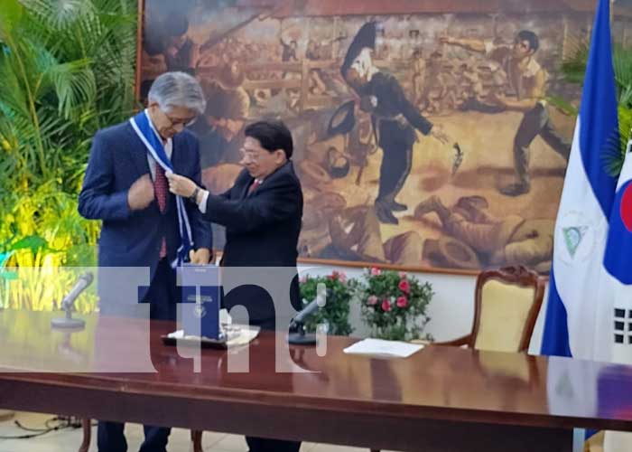 Foto: Condecoran a embajador de Corea del Sur en Nicaragua / TN8