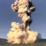 Potente erupción del volcán Rincón de la Vieja deja 'pálidos y chirizos' a Ticos