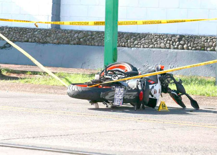 "Nica" muere tras chocar su moto contra aguja del tren en Heredia, Costa Rica