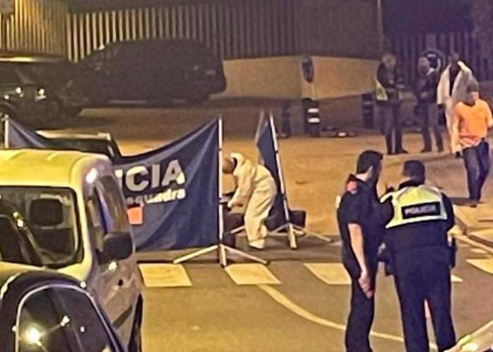 Sangriento tiroteo en una plaza de España dejó a dos personas muertas