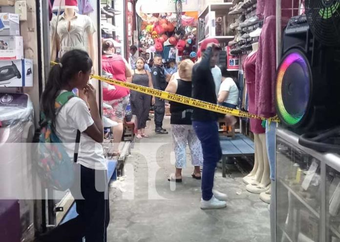 Foto: Infarto acaba con la vida de una mujer en el Mercado Oriental / TN8