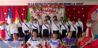 Festival cultural en la víspera del Día de las Madres en Managua