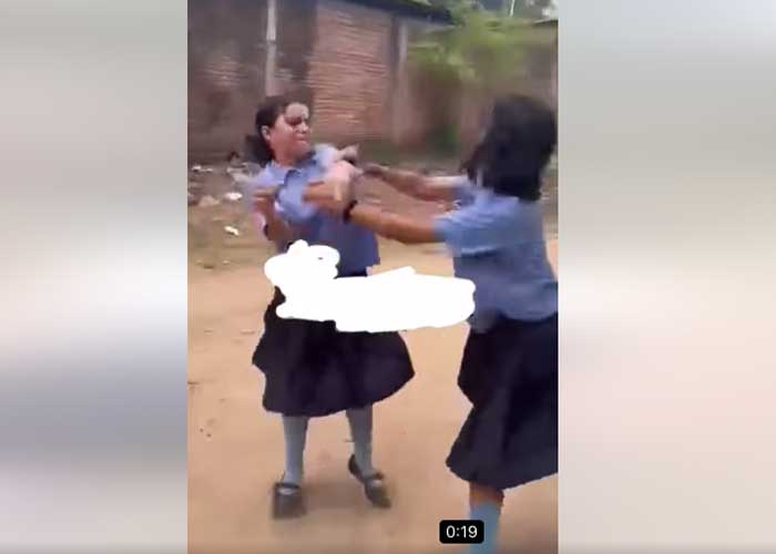 Estudiantes de colegio se van a los golpes en Choluteca