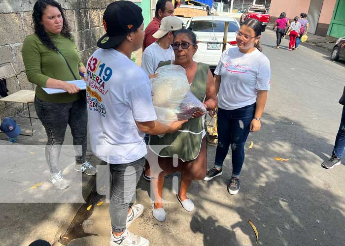 Foto: Paquetes alimenticios para madres de héroes y mártires en Managua / TN8