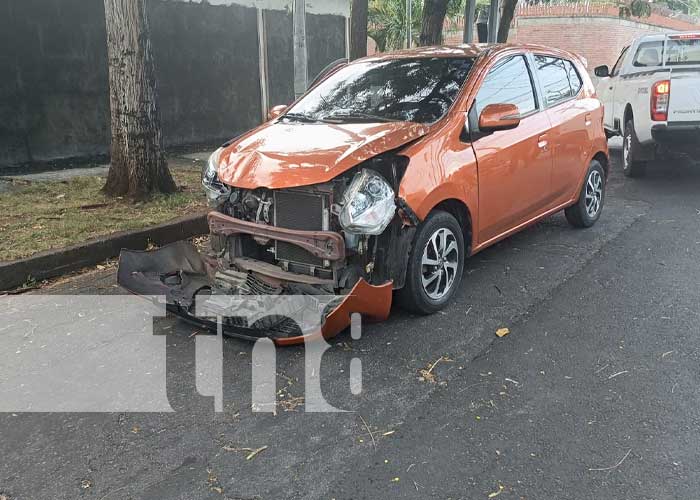Foto: Escena de accidente de tránsito en sector de Plaza España, Managua / TN8