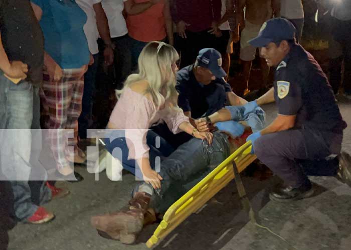 Hombre delicado al ser arrollado por camioneta en San Nicolás, Comalapa/