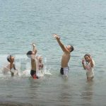 Foto Familias disfrutan de cálidas aguas de la laguna de Xiloá este fin de semana / TN8