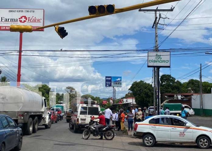 Motociclista termina lesionado al impactar un taxi en Juigalpa
