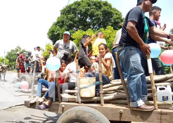 Realizan la tradicional bajada de las varas en Moyogalpa, Isla de Ometepe