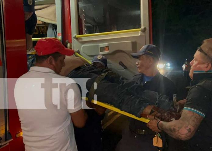 Hombre delicado al ser arrollado por camioneta en San Nicolás, Comalapa/