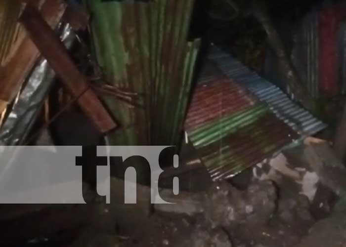 Colapsa muro perimetral y afecta parcialmente una vivienda en Matagalpa