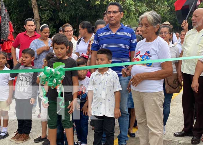 Inauguran 300 metros de calles con concreto hidráulico en Juigalpa