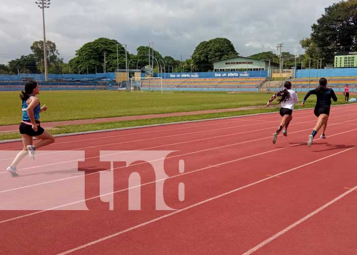 Foto: Atletas encienden la pista de atletismo en Juegos Juveniles Managua 2023 / TN8 