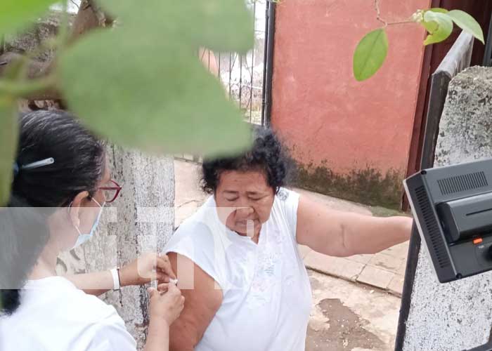 Foto: Inoculan contra el COVID-19 a los habitantes del Barrio Waspam Sur, Managua / TN8 