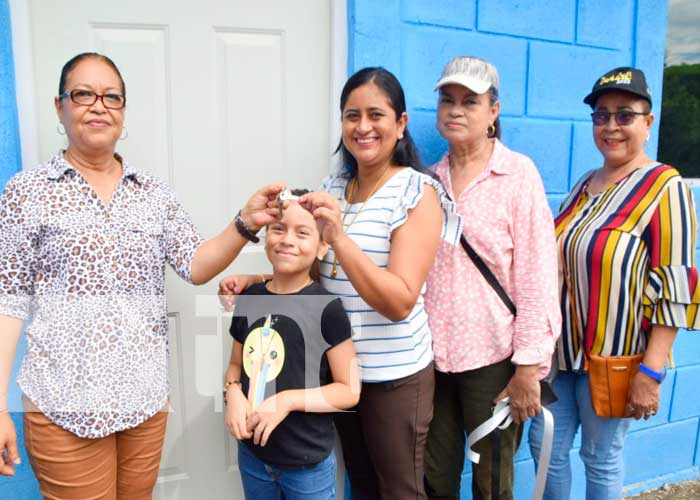 Alcaldía de Granada entrega 5 nuevas viviendas a familias