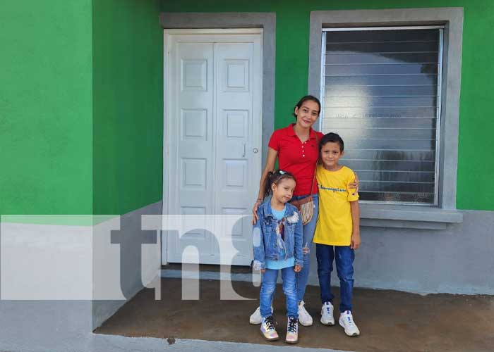 Foto: Familias leonesas son protagonistas de viviendas y lotes del programa Bismarck Martínez / TN8