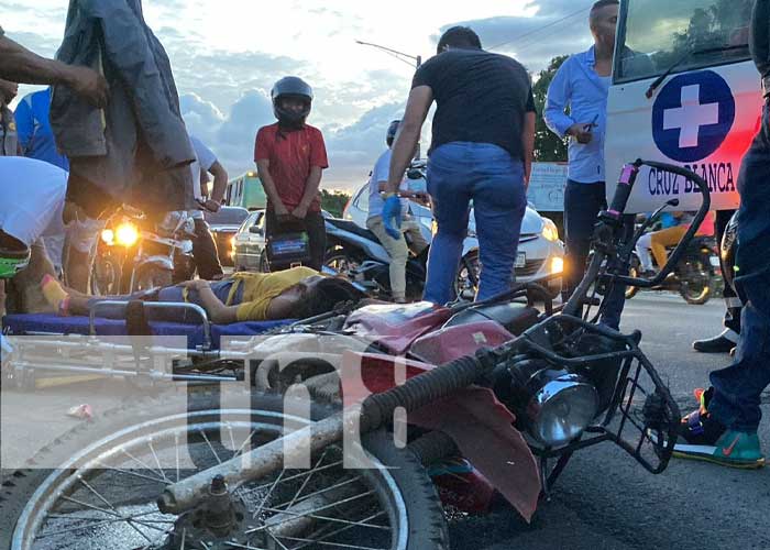 Foto:Se les quiebra la moto y pareja termina lesionada en Juigalpa, Chontales / TN8