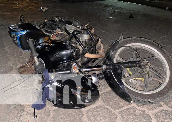 Foto: Violento choque de motocicletas deja heridos graves en Juigalpa TN8 