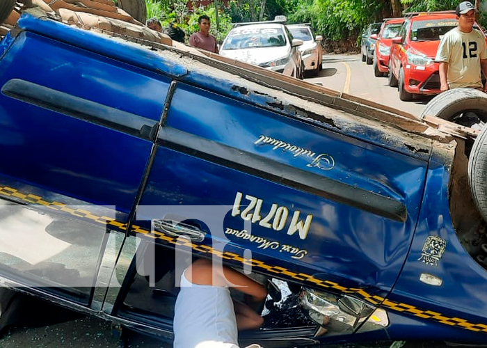 Taxi termina volcado en Las Sierritas de Santo Domingo, Managua