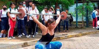 Chavalas demuestran su fuerza en levantamiento de pesas en Managua