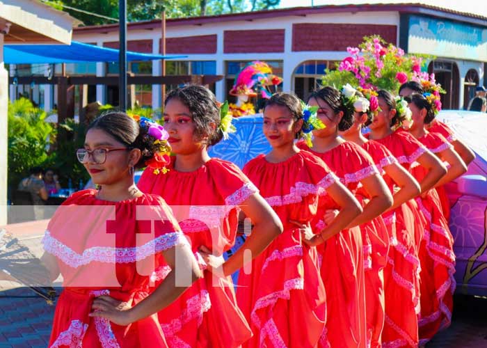  Entrega de trajes típicos y urbanos para distintos sectores de Nicaragua 
