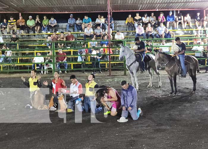 Foto: Familias de León disfrutaron del espectacular desfile de gigantonas y toros / TN8