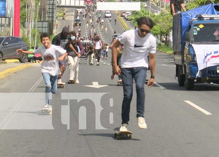 Foto: Jóvenes celebran el Día del Skate con emocionante rodada / TN8 