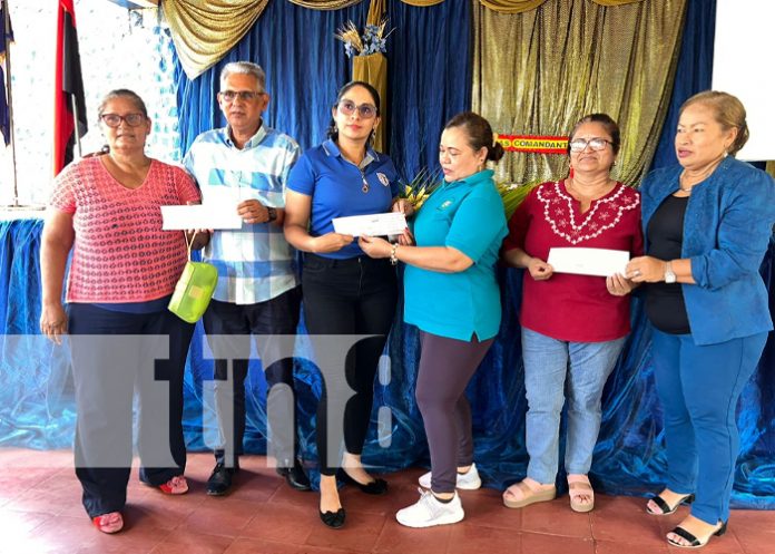 560 bonos entregó el Ministerio de Educación a maestros en Juigalpa, Chontales