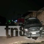 Conductor terminó estrellándose contra una pared de una caseta en Jalapa