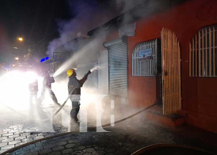 Dos viviendas son consumidas por un incendio en el barrio Monseñor Lezcano