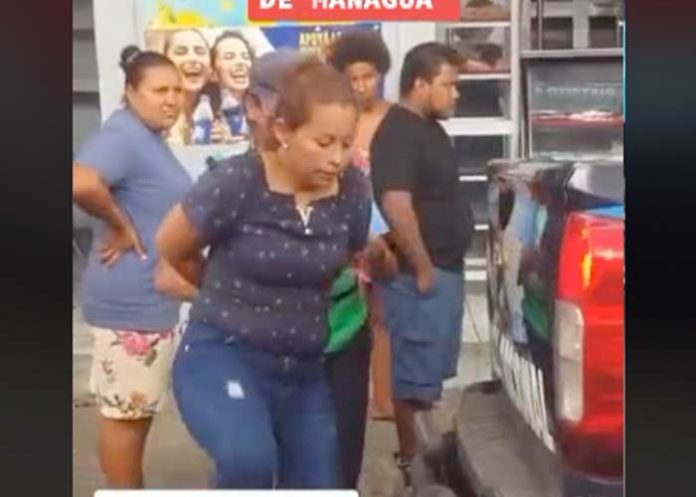 Gancheras reciben su merecido en mercados de Managua