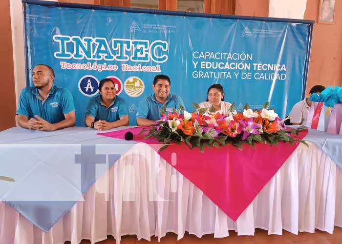 Foto:Gala en reconocimiento a docentes del Centro Técnico de Granada / TN8