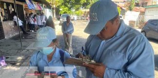 Foto: Aplicación de BTI en barrios de Managua / TN8