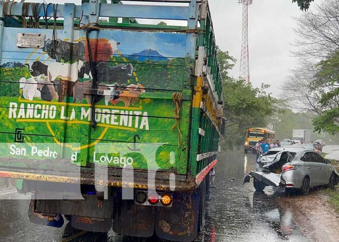 Foto: Choque múltiple con un camión y vehículos Yaris en sector de Juigalpa a El Rama / TN8