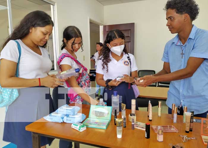 Foto: Visita de estudiantes de secundario al Centro José Coronel Urtecho, en Managua / TN8