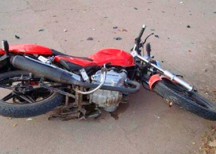 Nica muere en Costa Rica tras perder el equilibrio de su moto mientras jalaba una 'bici'