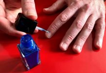 Tres meses de cárcel en España por insultar hombre que llevaba uñas pintadas