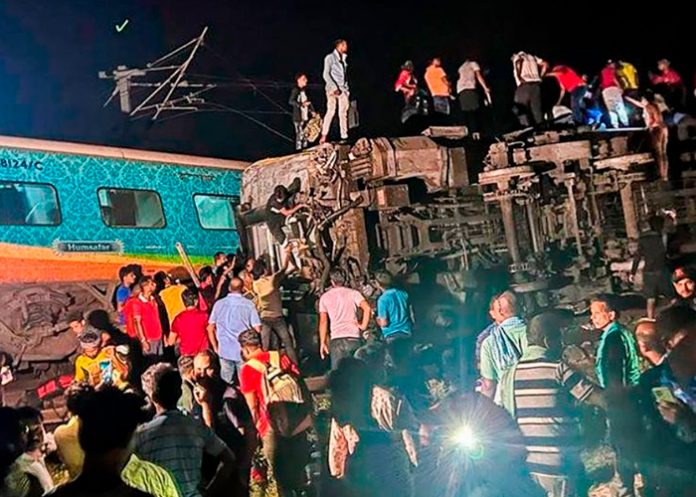 Choque de trenes en India deja 50 muertos y más de 500 heridos