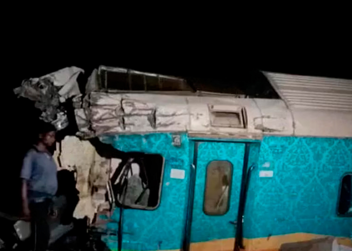 Choque de trenes en India deja 50 muertos y más de 500 heridos 