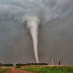 Tornado acompañado con fuertes aguaceros dejan cuatro muertos en Sudáfrica