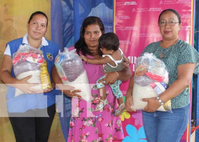 Foto: Entregan paquetes con alimentos a madres en Nandaime / TN8
