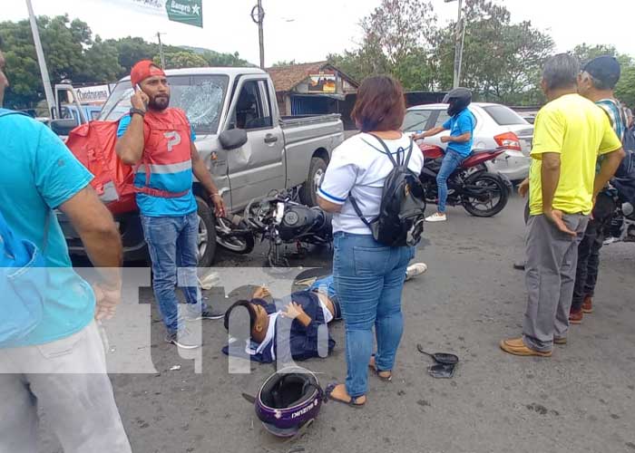 Foto: Fuerte choque con moto en la Carretera Nueva a León, jurisdicción Managua / TN8