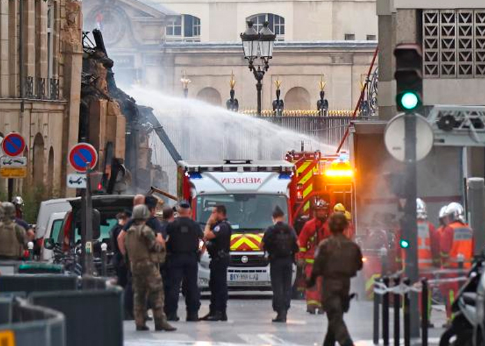 Explosión provoca incendio en una zona residencial de París dejando 16 heridos