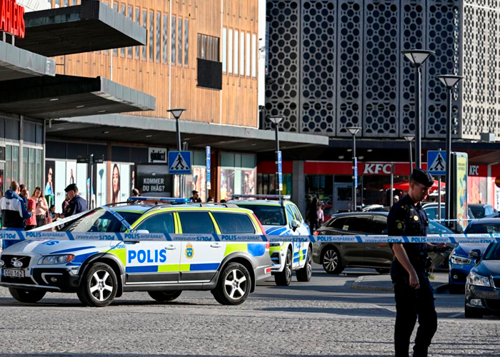 Dos muertos y dos heridos tras balacera en un centro comercial de Estocolmo