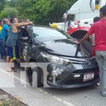 Bus impacta un vehículo y deja lesionados leves en La Cuesta Ponzoña, Río Blanco