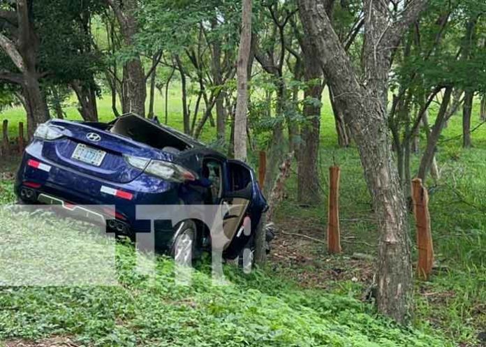 Foto: Conductor sobrevive impactante accidente en Llano Grande / Cortesía