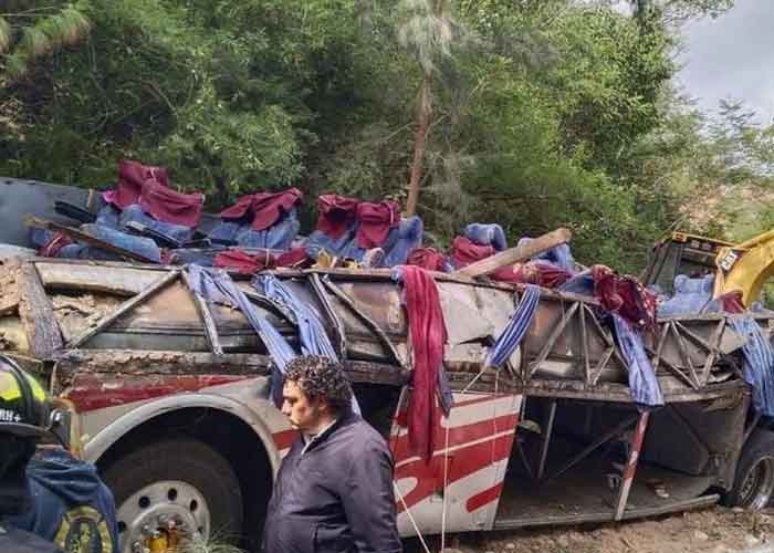 Foto: Trágico accidente de autobús en Oaxaca deja 29 muertos / Cortesía 