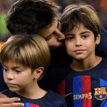 Foto: Descubren que Piqué abandonó a sus hijos cuando lo visitaron para ver a Clara Chía/Cortesía