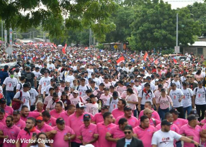 Multitudinaria caminata en Managua celebra el Día de la Alegría
